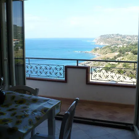 House Overlooking The Sea Of Capo Vaticano Nyaraló
