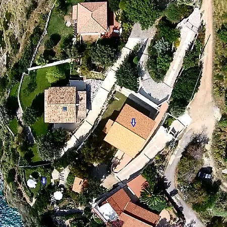 House Overlooking The Sea Of Capo Vaticano * Coccorino